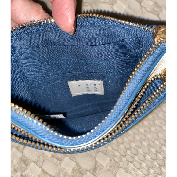 A New Day Wallet Bag Purse 2 Zipper Compartments Floral Design 3 CC Slots ?New - Picture 6 of 8